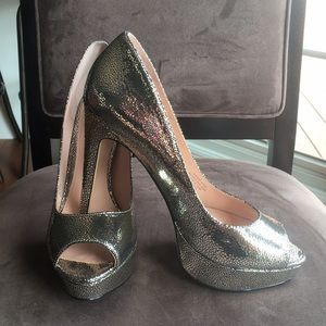 Enzo Angiolini Silver Leather Peep Toe Pumps Sz 10